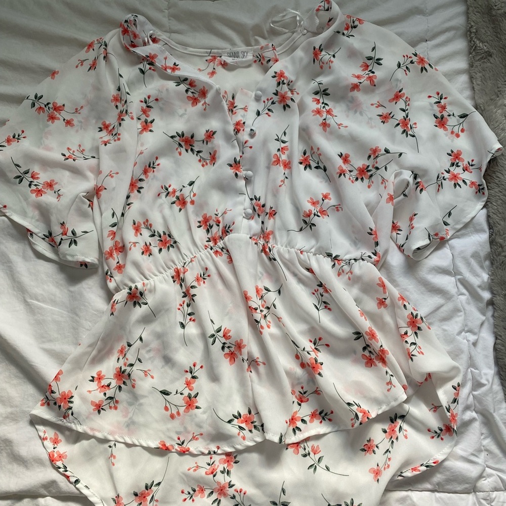 White button up floral blouse